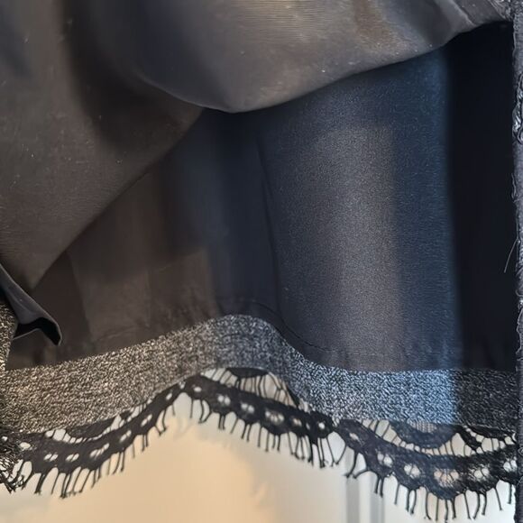 Vince Camuto grey tweed and black lace pencil skirt, Size 10, kick pleat. - Picture 5 of 5